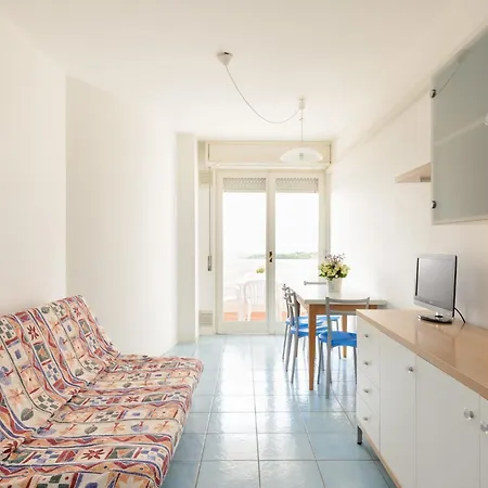 Bright Top-floor With Sea View