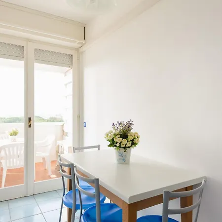 Bright Top-floor With Sea View
